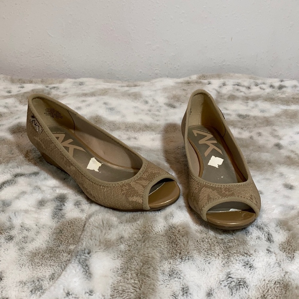 Anne Klein sport small wedge size6.5